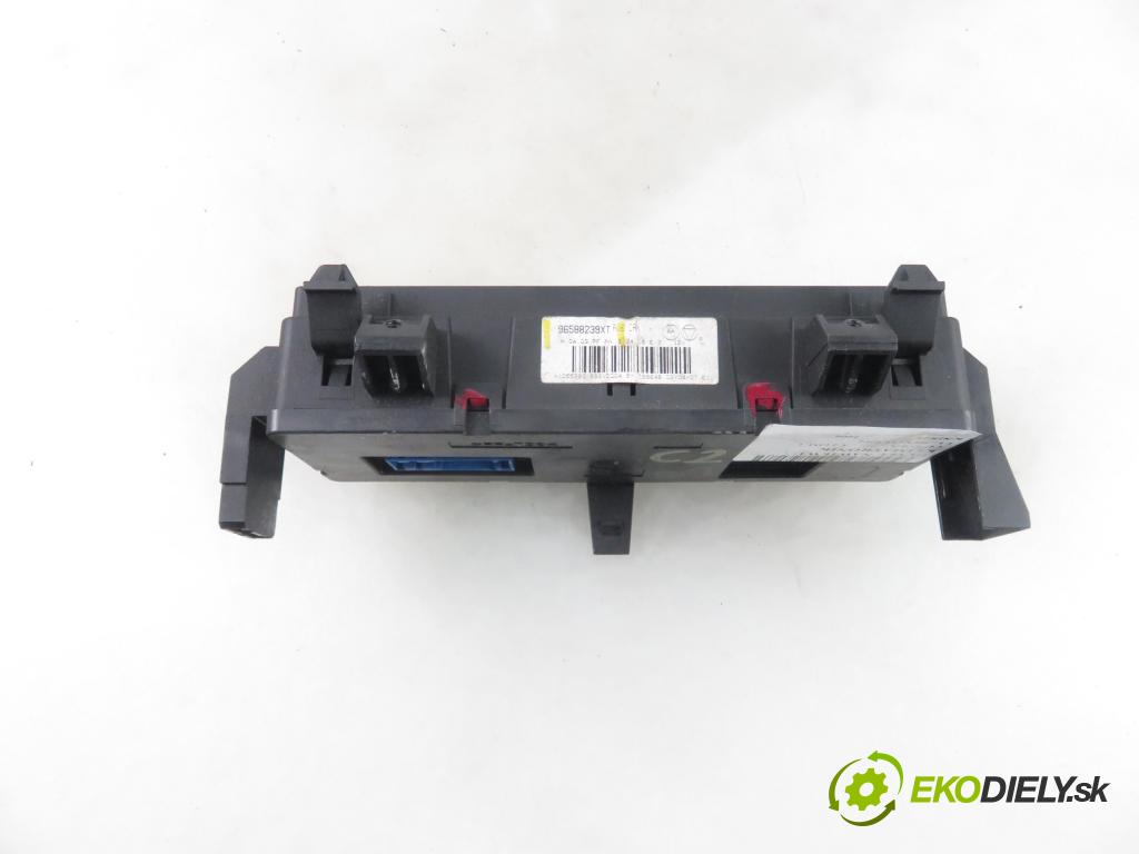 CITROEN C2 (JM_) HB 2006 44,00 1.1 - HFX (TU1JP) 1124,00 Panel kúrenia KLIMATRONIK 96588239XT
