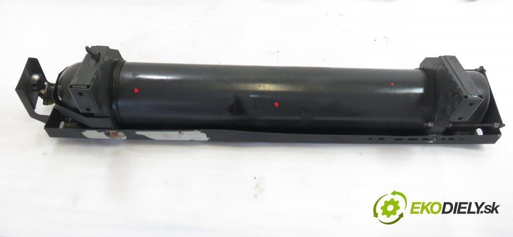 IVECO DAILY VI Furgon FURGON 2020 100,00 3.0 NaturalPower 136 - F1CFA401C 2998,00 nádrž plynova / valec 504035442