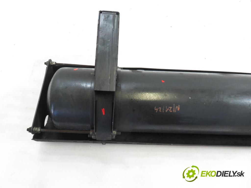 IVECO DAILY VI Furgon FURGON 2020 100,00 3.0 NaturalPower 136 - F1CFA401C 2998,00 nádrž plynova / valec 504035442