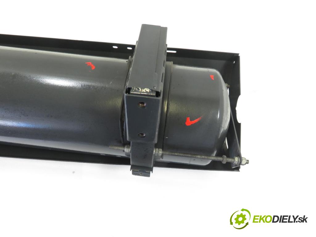 IVECO DAILY VI Furgon FURGON 2020 100,00 3.0 NaturalPower 136 - F1CFA401C 2998,00 nádrž plynova / valec