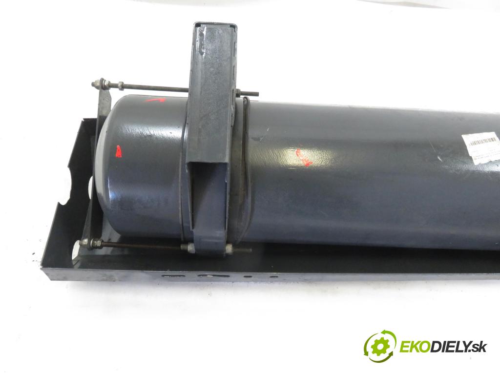 IVECO DAILY VI Furgon FURGON 2020 100,00 3.0 NaturalPower 136 - F1CFA401C 2998,00 nádrž plynova / valec