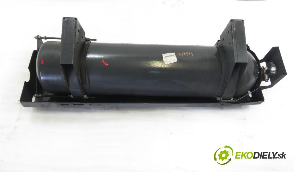 IVECO DAILY VI Furgon FURGON 2020 100,00 3.0 NaturalPower 136 - F1CFA401C 2998,00 nádrž plynova / valec