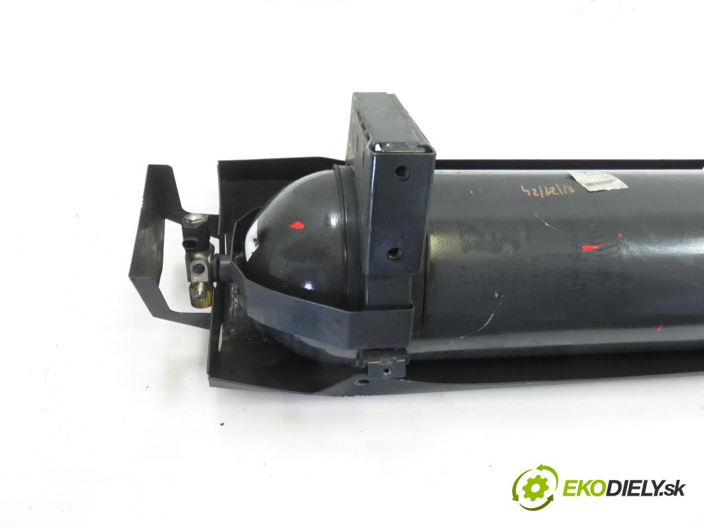 IVECO DAILY VI Furgon FURGON 2020 100,00 3.0 NaturalPower 136 - F1CFA401C 2998,00 nádrž plynova / valec