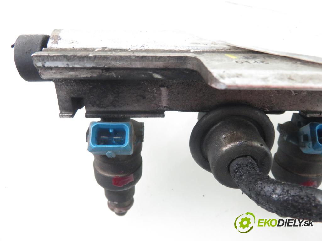 VOLVO V70 I (875, 876) KOMBI 1997 106,00 2.4 144 -  B 5252 FS 2435,00 Lišta vstrekovacia 1389563 ; 1270570 (Vstrekovacie lišty)