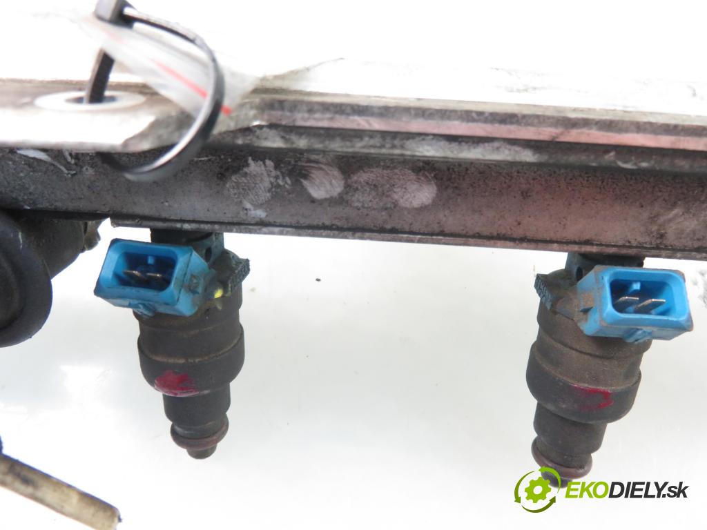 VOLVO V70 I (875, 876) KOMBI 1997 106,00 2.4 144 -  B 5252 FS 2435,00 Lišta vstrekovacia 1389563 ; 1270570 (Vstrekovacie lišty)