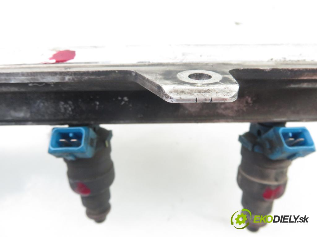 VOLVO V70 I (875, 876) KOMBI 1997 106,00 2.4 144 -  B 5252 FS 2435,00 Lišta vstrekovacia 1389563 ; 1270570 (Vstrekovacie lišty)