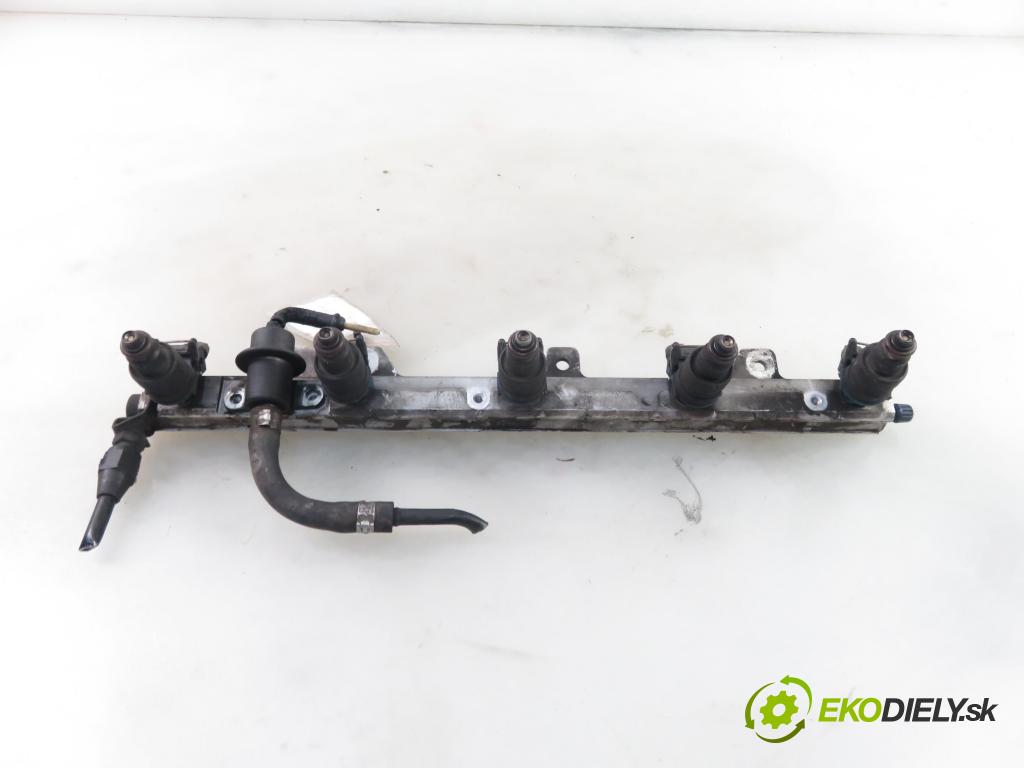 VOLVO V70 I (875, 876) KOMBI 1997 106,00 2.4 144 -  B 5252 FS 2435,00 Lišta vstrekovacia 1389563 ; 1270570 (Vstrekovacie lišty)