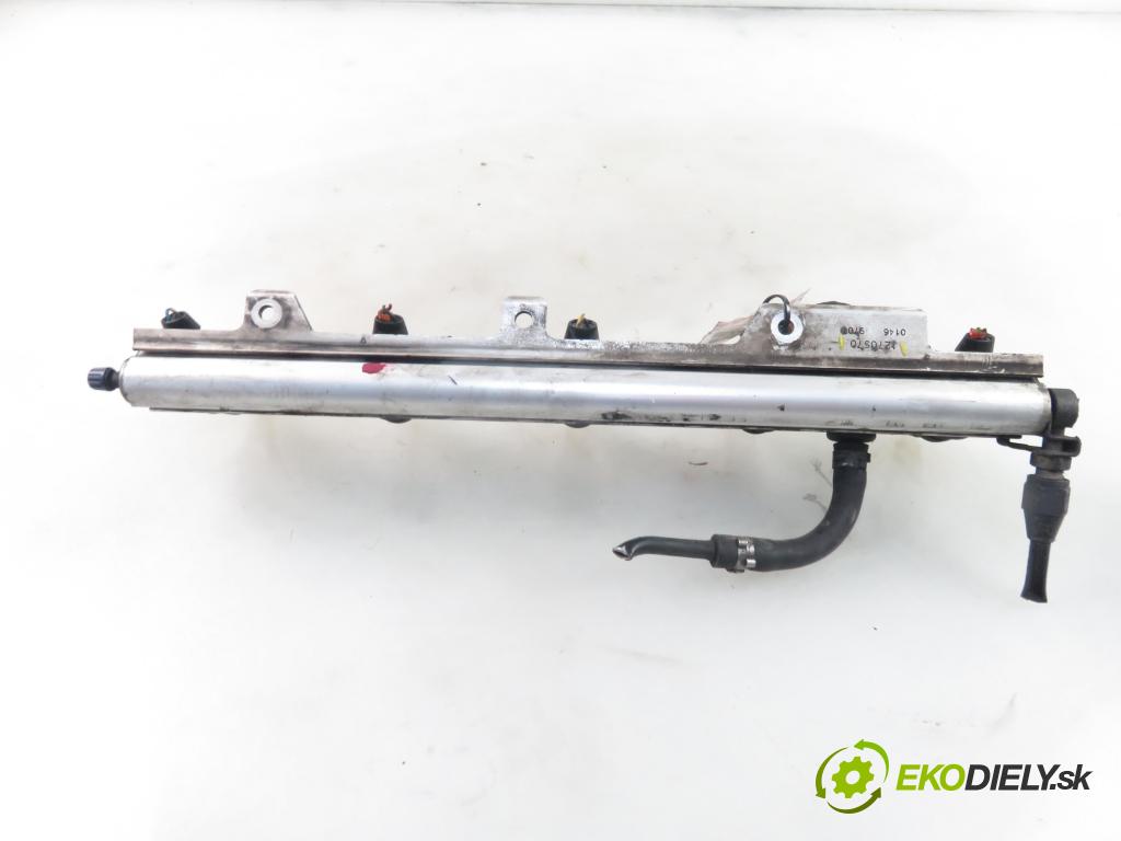 VOLVO V70 I (875, 876) KOMBI 1997 106,00 2.4 144 -  B 5252 FS 2435,00 Lišta vstrekovacia 1389563 ; 1270570 (Vstrekovacie lišty)