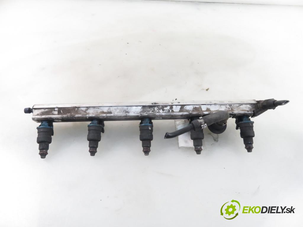 VOLVO V70 I (875, 876) KOMBI 1997 106,00 2.4 144 -  B 5252 FS 2435,00 Lišta vstrekovacia 1389563 ; 1270570 (Vstrekovacie lišty)