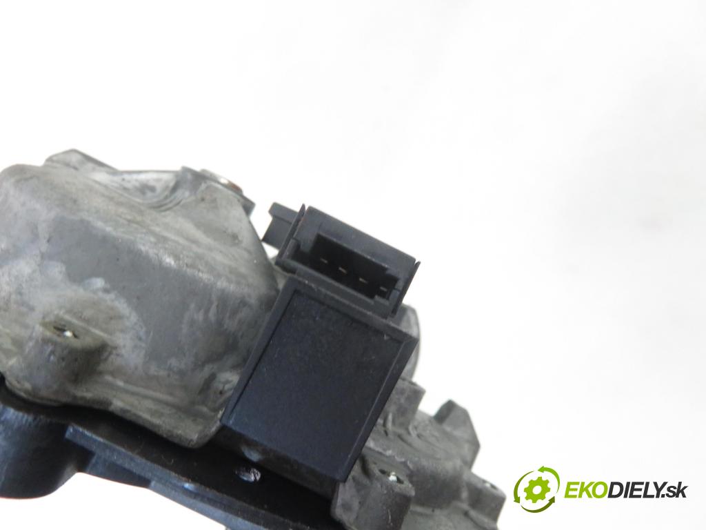 OPEL CORSA D (S07) HB 2007 44,00 1.0 12V 60 - Z 10 XEP 998,00 Motorček stierače zadné 53027312 ; 13163029