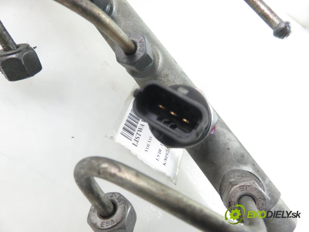 VOLVO V40 Kombi (645) KOMBI 2001 85,00 1.9 DI 116 - D 4192 T3 1870,00 Lišta vstrekovacia 7700111013 ; 0445214015 ; 0281002522 (Vstrekovacie lišty)