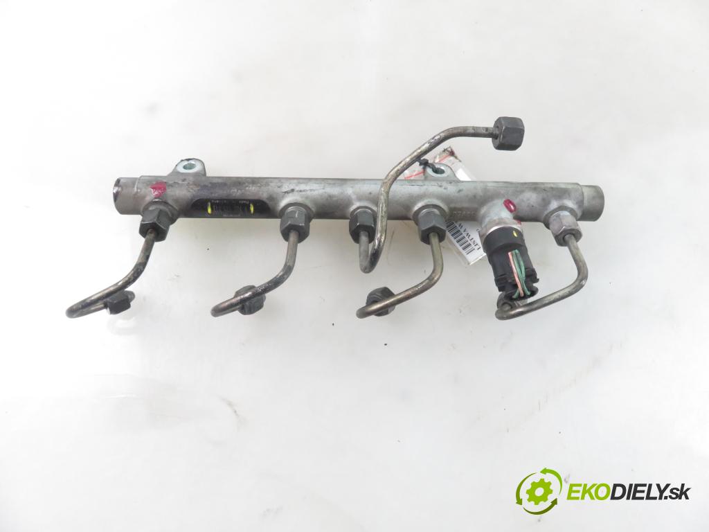 VOLVO V40 Kombi (645) KOMBI 2001 85,00 1.9 DI 116 - D 4192 T3 1870,00 Lišta vstrekovacia 7700111013 ; 0445214015 ; 0281002522 (Vstrekovacie lišty)