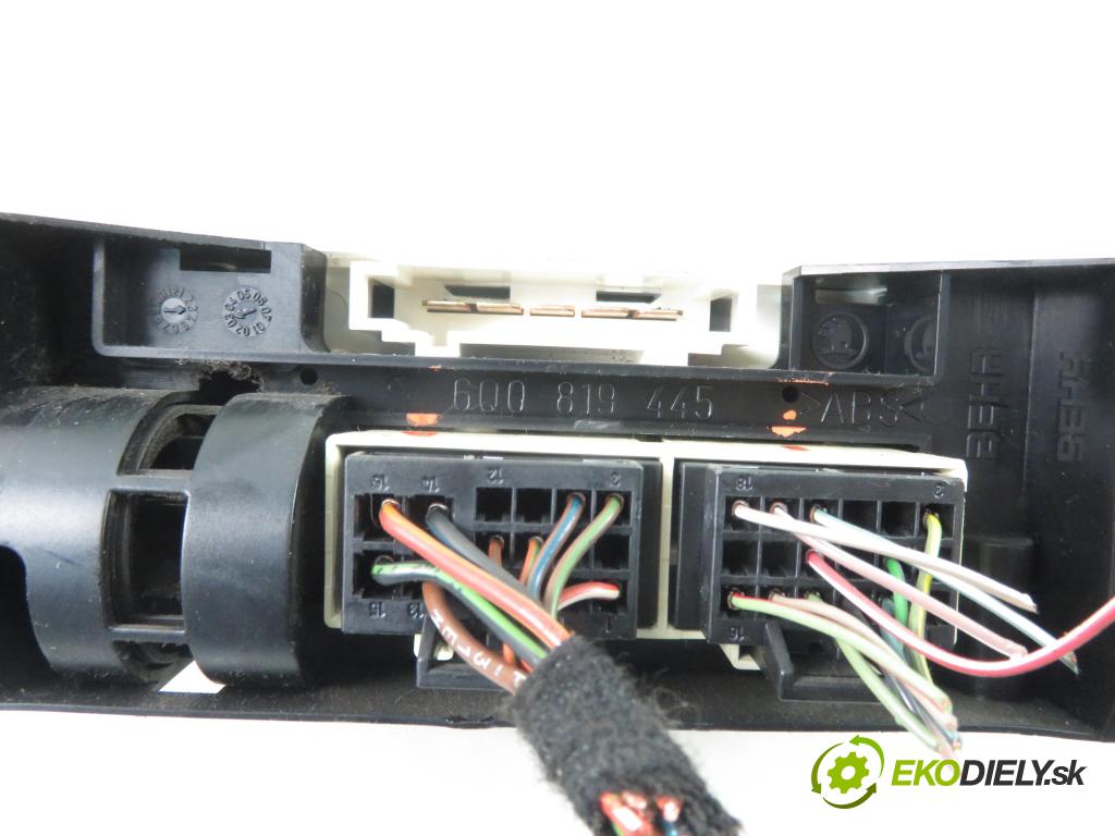 VW POLO (9N_) HB 2003 40,00 1.2 6V 54 - AWY 1198,00 Panel kúrenia 6Q0819445