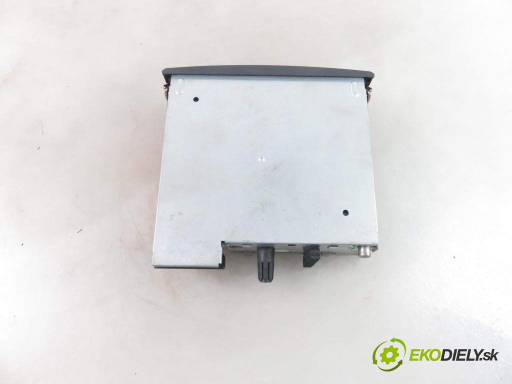 RENAULT CLIO II (BB_, CB_) HB 2001 55,00 1.2 16V (BB05, BB0W, BB11, BB27, BB2T, BB2U, BB2V, 1149,00 RADIO CD Modul 8200057673A