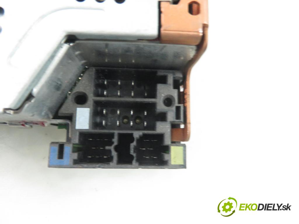 RENAULT CLIO II (BB_, CB_) HB 2001 55,00 1.2 16V (BB05, BB0W, BB11, BB27, BB2T, BB2U, BB2V, 1149,00 RADIO CD Modul 8200057673A