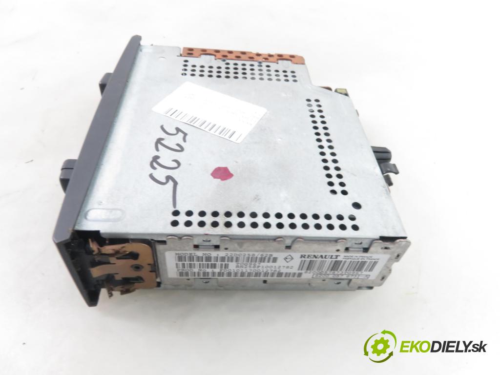 RENAULT CLIO II (BB_, CB_) HB 2001 55,00 1.2 16V (BB05, BB0W, BB11, BB27, BB2T, BB2U, BB2V, 1149,00 RADIO CD Modul 8200057673A