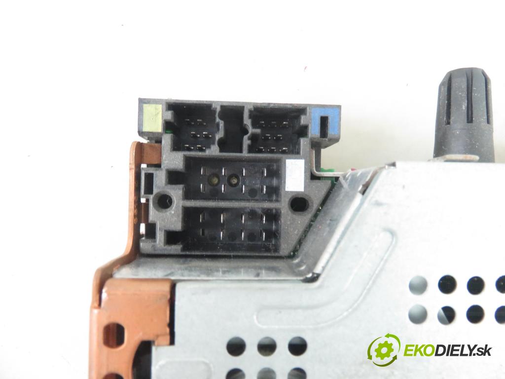 RENAULT CLIO II (BB_, CB_) HB 2001 55,00 1.2 16V (BB05, BB0W, BB11, BB27, BB2T, BB2U, BB2V, 1149,00 RADIO CD Modul 8200057673A