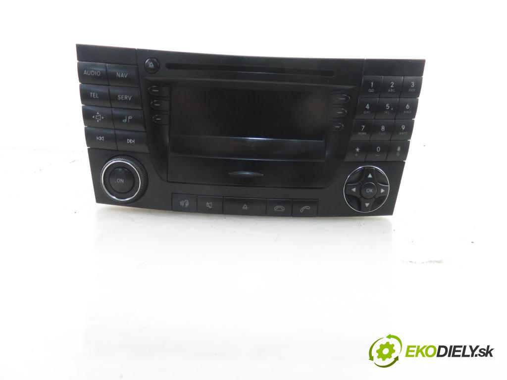 MERCEDES-BENZ KLASA E (W211) SEDAN 2002 130,00 E 270 CDI 177 - OM 647.961 2685,00 RADIO CD Modul 2118201079