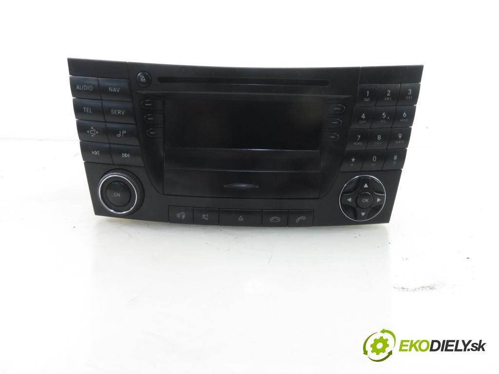 MERCEDES-BENZ KLASA E (W211) SEDAN 2002 130,00 E 270 CDI 177 - OM 647.961 2685,00 RADIO CD Modul 2118201079