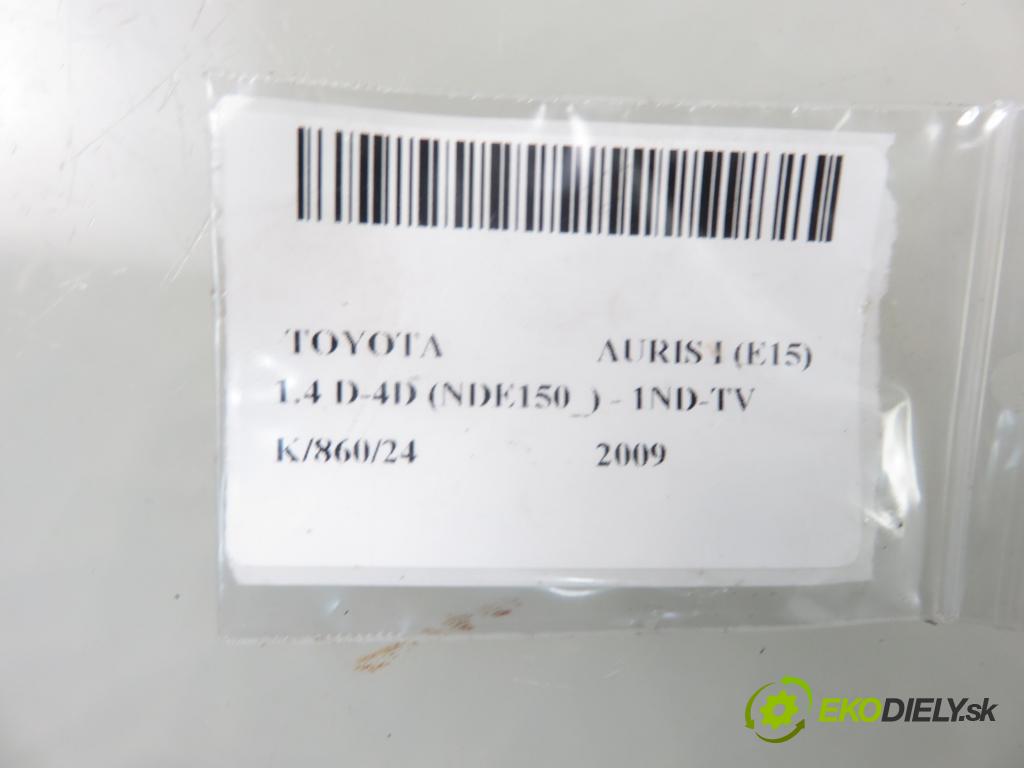 TOYOTA AURIS (_E15_) HB 2009 66,00 1.4 D-4D 90 - 1ND-TV 1364,00 zámok dveří kufr EL.