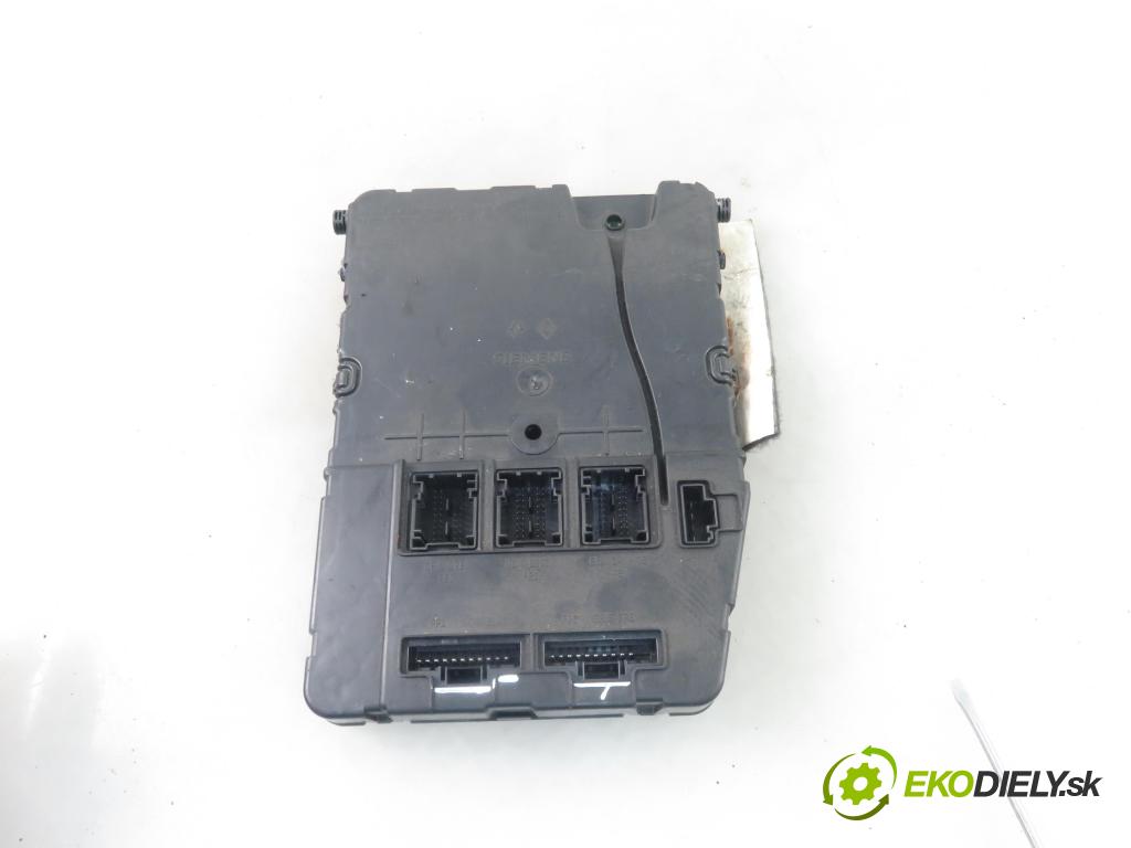 RENAULT MEGANE II (BM0/1_, CM0/1_) HB 2004 88,00 1.9 dCi 120 - F9Q 800 1870,00 MODUL BSI 8200309690 ; S118400220D