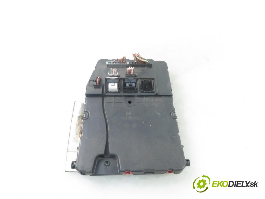 RENAULT MEGANE II (BM0/1_, CM0/1_) HB 2004 88,00 1.9 dCi 120 - F9Q 800 1870,00 MODUL BSI 8200309690 ; S118400220D