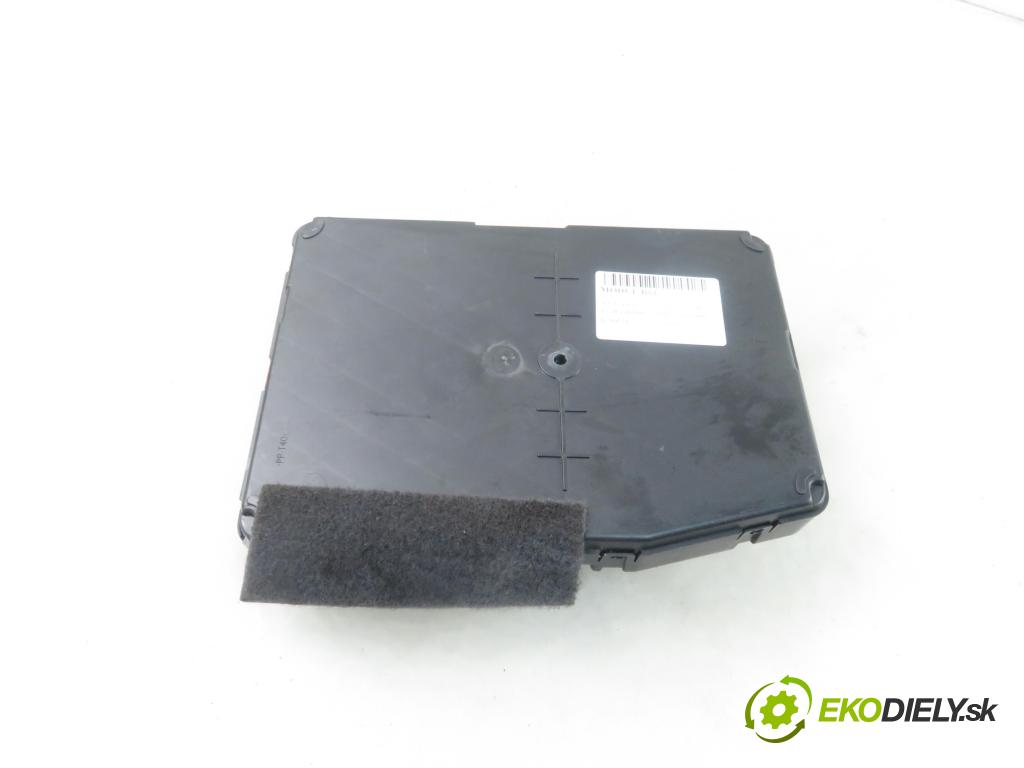 RENAULT MEGANE II (BM0/1_, CM0/1_) HB 2004 88,00 1.9 dCi 120 - F9Q 800 1870,00 MODUL BSI 8200309690 ; S118400220D