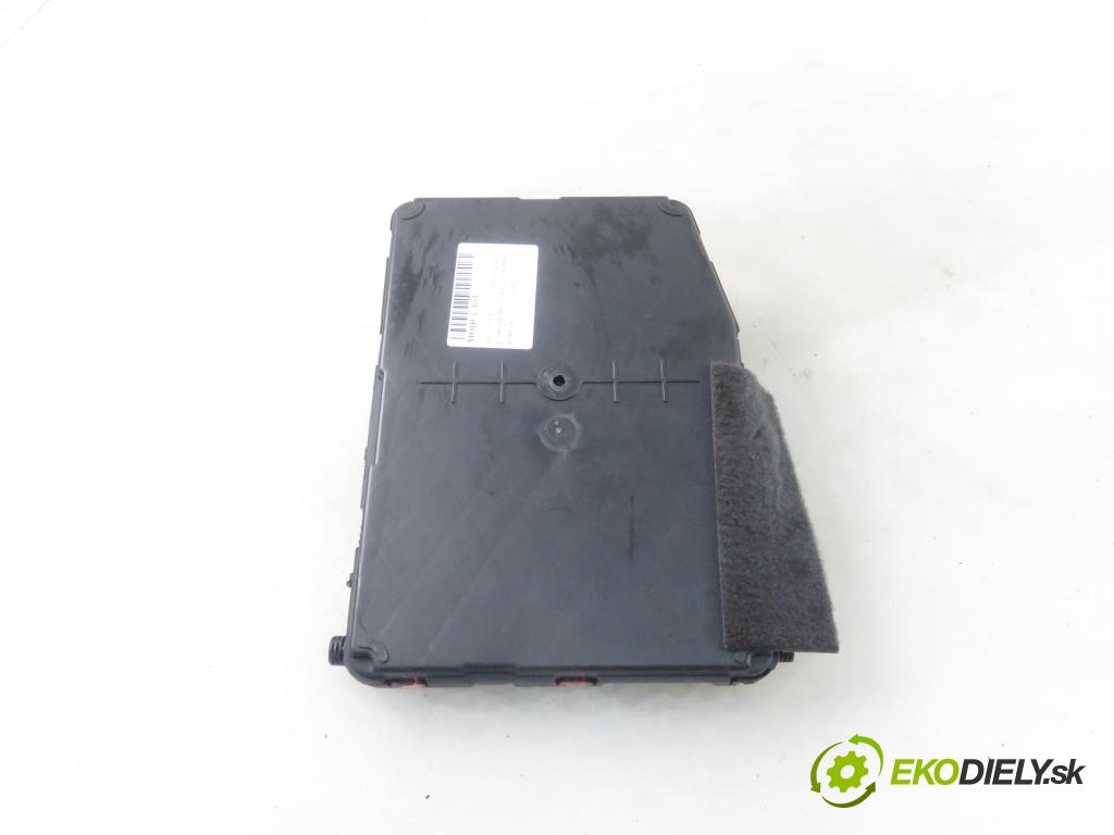 RENAULT MEGANE II (BM0/1_, CM0/1_) HB 2004 88,00 1.9 dCi 120 - F9Q 800 1870,00 MODUL BSI 8200309690 ; S118400220D