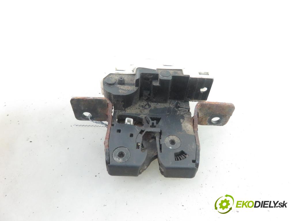 RENAULT SCENIC II (JM0/1_) MINIVAN 2004 88,00 1.9 dCi 120 - F9Q 812 1870,00 zámok dveří kufr EL. 8200076240D