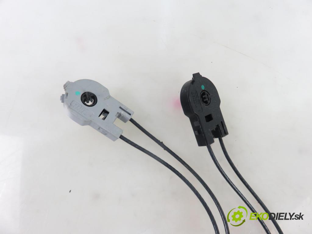 FORD FOCUS (DAW, DBW) HB 2004 74,00 1.6 16V 100 - FYDA 1596,00 Panel kúrenia KLIMATIZACE: 1S4H18C419BA