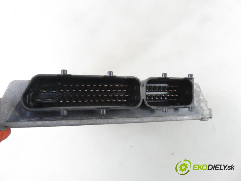 AUDI A3 (8L1) HB 1997 74,00 1.6 - AKL 1595,00 Riadiaca jednotka Motor 06A906019AH ; 5WP439401