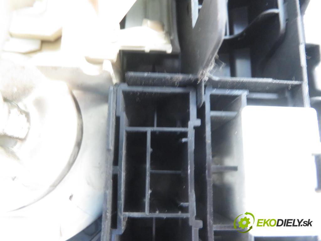 TOYOTA COROLLA kombi (_E12_) KOMBI 2004 66,00 2.0 D-4D (CDE120_) - 1CD-FTV 1995,00 Panel kúrenia KLIMATIZACE: 5541102180