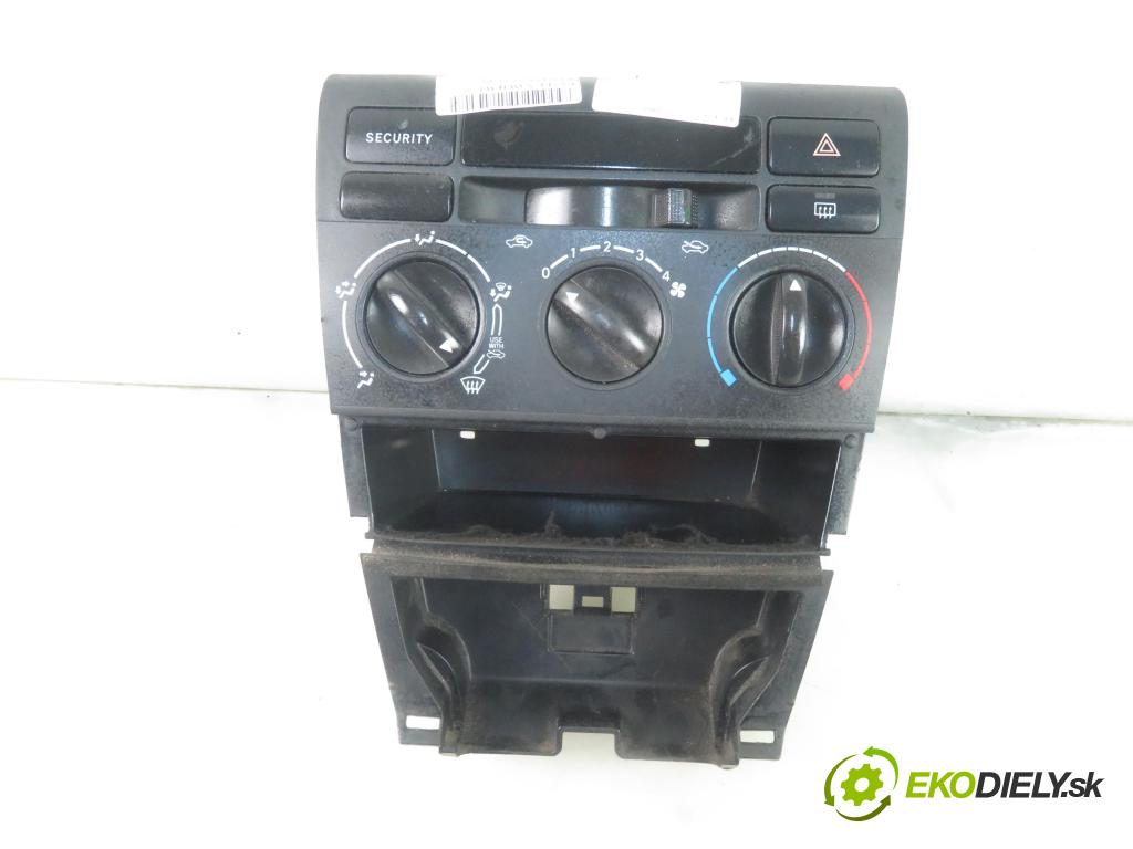 TOYOTA COROLLA kombi (_E12_) KOMBI 2004 66,00 2.0 D-4D (CDE120_) - 1CD-FTV 1995,00 Panel kúrenia KLIMATIZACE: 5541102180