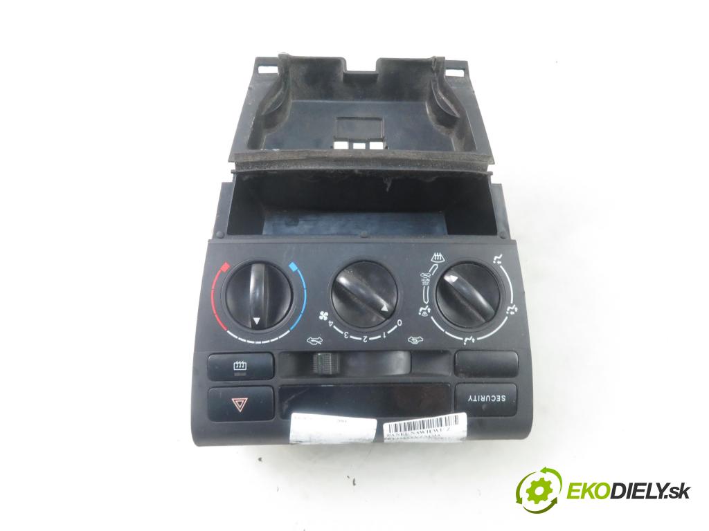 TOYOTA COROLLA kombi (_E12_) KOMBI 2004 66,00 2.0 D-4D (CDE120_) - 1CD-FTV 1995,00 Panel kúrenia KLIMATIZACE: 5541102180