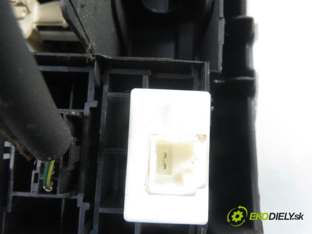 TOYOTA COROLLA kombi (_E12_) KOMBI 2004 66,00 2.0 D-4D (CDE120_) - 1CD-FTV 1995,00 Panel kúrenia KLIMATIZACE: 5541102180