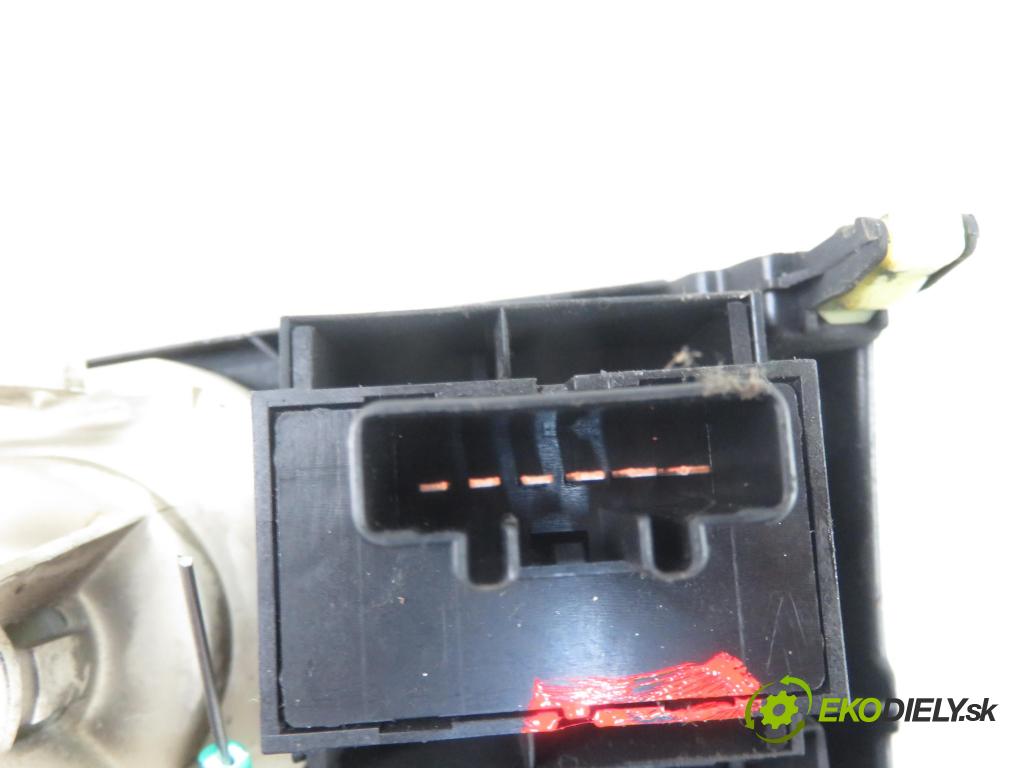 TOYOTA COROLLA kombi (_E12_) KOMBI 2004 66,00 2.0 D-4D (CDE120_) - 1CD-FTV 1995,00 Panel kúrenia KLIMATIZACE: 5541102180