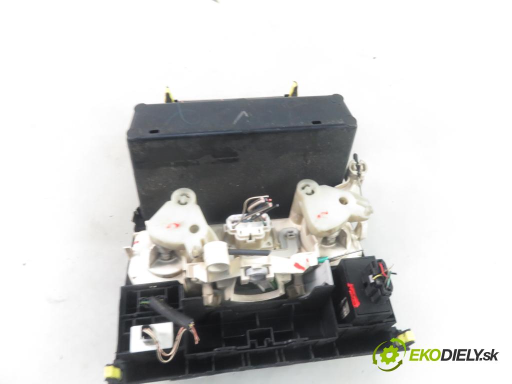 TOYOTA COROLLA kombi (_E12_) KOMBI 2004 66,00 2.0 D-4D (CDE120_) - 1CD-FTV 1995,00 Panel kúrenia KLIMATIZACE: 5541102180