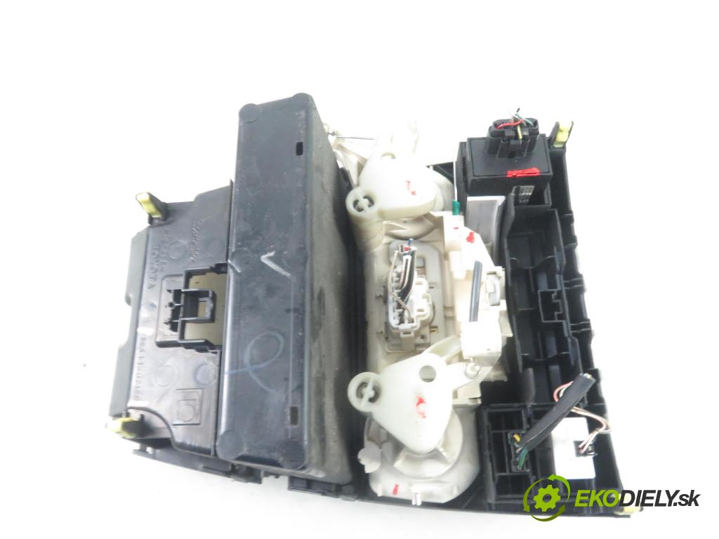 TOYOTA COROLLA kombi (_E12_) KOMBI 2004 66,00 2.0 D-4D (CDE120_) - 1CD-FTV 1995,00 Panel kúrenia KLIMATIZACE: 5541102180