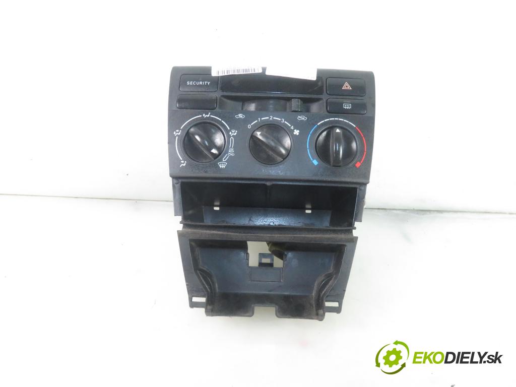 TOYOTA COROLLA kombi (_E12_) KOMBI 2004 66,00 2.0 D-4D (CDE120_) - 1CD-FTV 1995,00 Panel kúrenia KLIMATIZACE: 5541102180