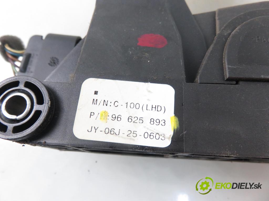 OPEL ANTARA A (L07) SUV 2007 110,00 2.0 CDTI 4x4 - Z 20 DMH 1991,00 Potenciometer plynu 96625893 (Pedále)