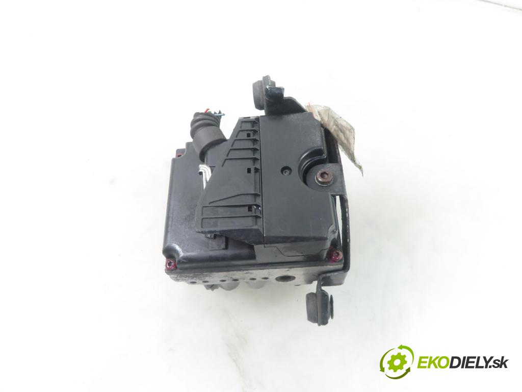AUDI A4 (8D2, B5) SEDAN 1996 128,00 2.8 quattro - AAH 2771,00 Pumpa ABS 0265218021 ; 8D0614111E (Pumpy ABS)