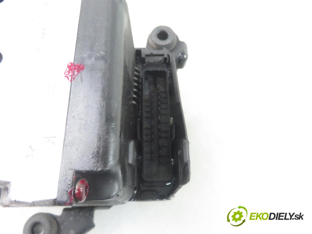 AUDI A4 (8D2, B5) SEDAN 1996 128,00 2.8 quattro - AAH 2771,00 Pumpa ABS 0265218021 ; 8D0614111E (Pumpy ABS)