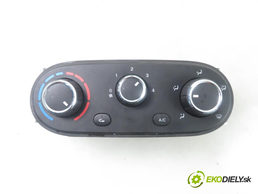 IVECO DAILY VI Furgon FURGON 2020 100,00 3.0 NaturalPower 136 - F1CFA401C 2998,00 Panel kúrenia KLIMATIZACE: 5S9040200