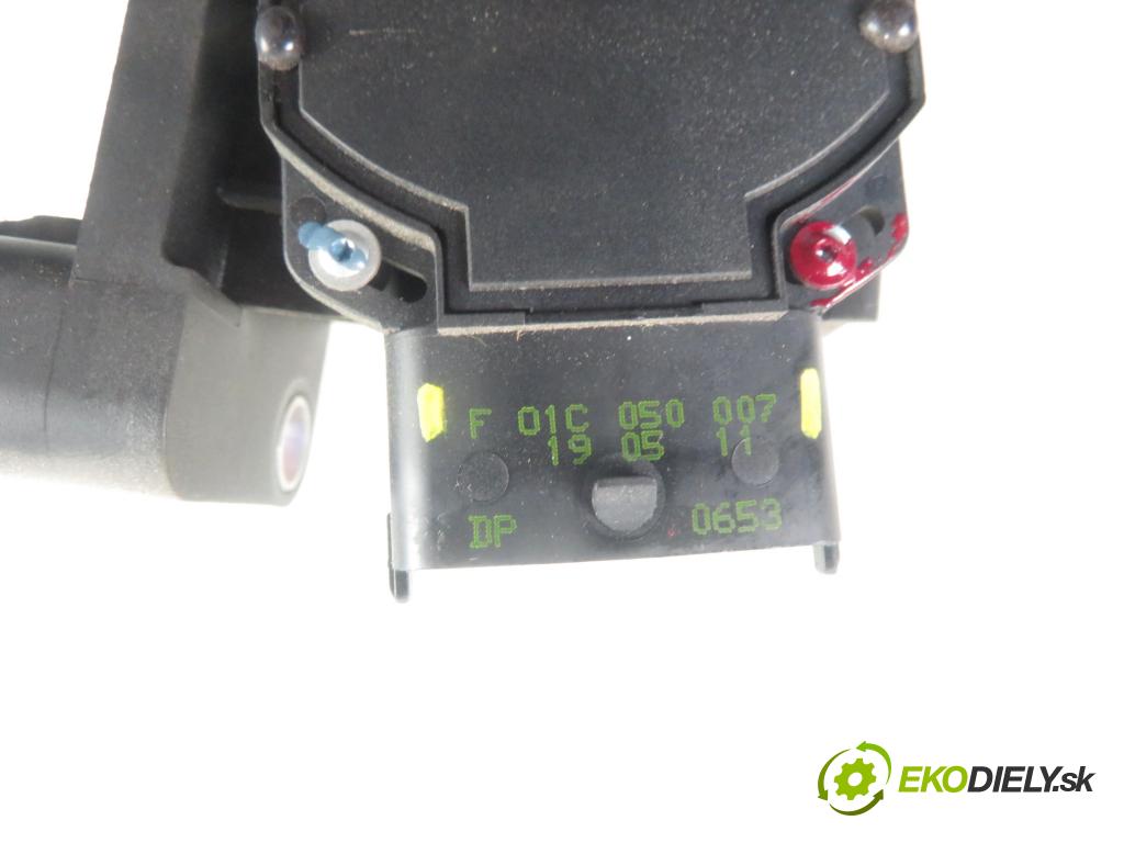 IVECO DAILY VI Furgon FURGON 2020 100,00 3.0 NaturalPower 136 - F1CFA401C 2998,00 Potenciometer plynu 504061734 ; 0281002632 ; F01C050007 (Pedále)