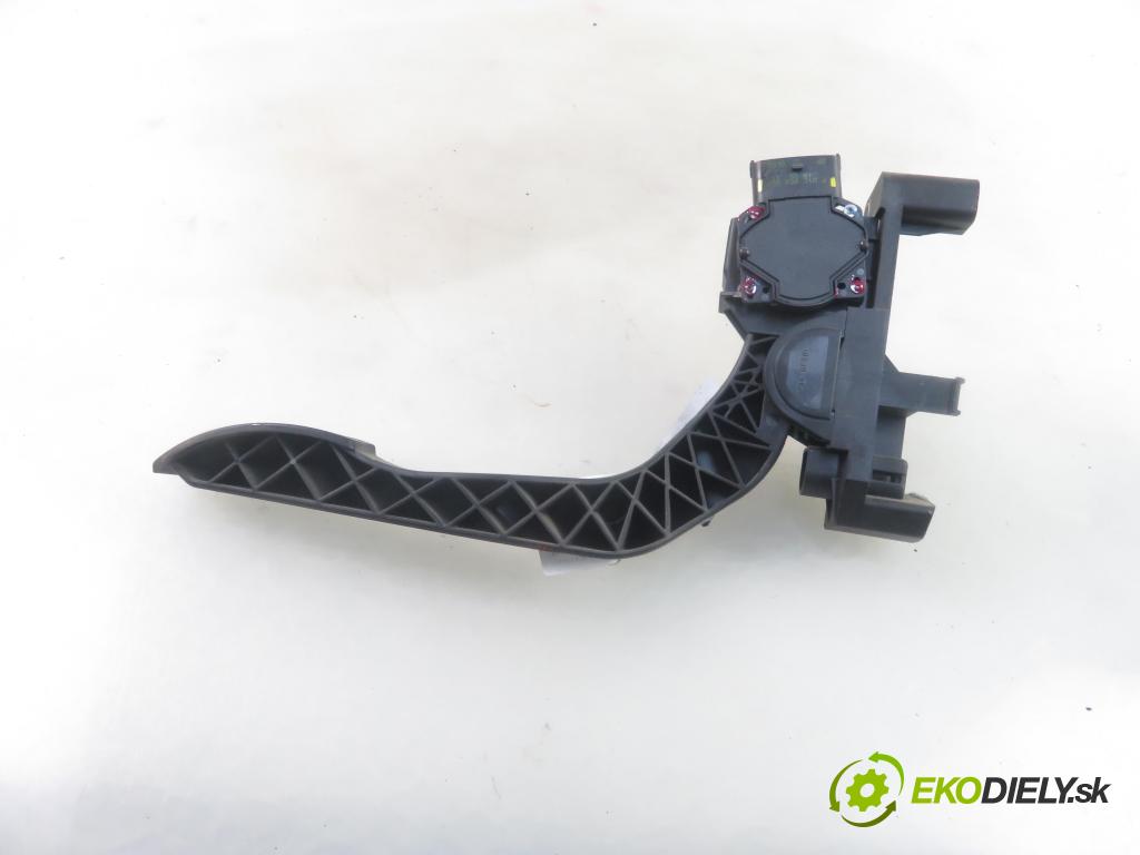 IVECO DAILY VI Furgon FURGON 2020 100,00 3.0 NaturalPower 136 - F1CFA401C 2998,00 Potenciometer plynu 504061734 ; 0281002632 ; F01C050007 (Pedále)