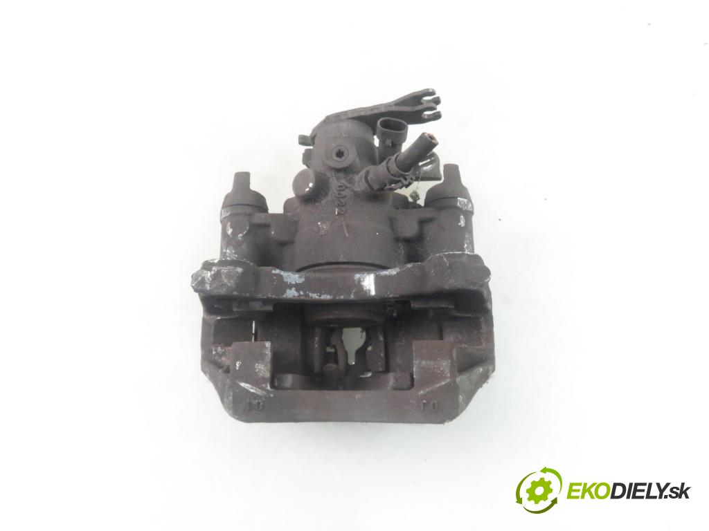 IVECO DAILY VI Furgon FURGON 2020 100,00 3.0 NaturalPower 136 - F1CFA401C 2998,00 Brzdič strmeň pravé zadné