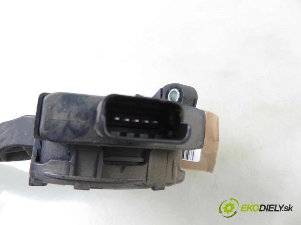 PEUGEOT 308 (4A_, 4C_) HB 2007 80,00 1.6 HDi - 9HZ (DV6TED4) 1560,00 Potenciometer plynu 9681530380 ; 6PV009083 (Pedále)