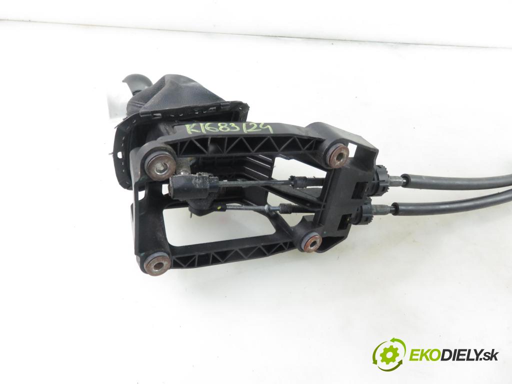 TOYOTA AVENSIS Kombi (_T25_) KOMBI 2003 85,00 2.0 D-4D 116 - 1CD-FTV 1995,00 ZVEDÁK: