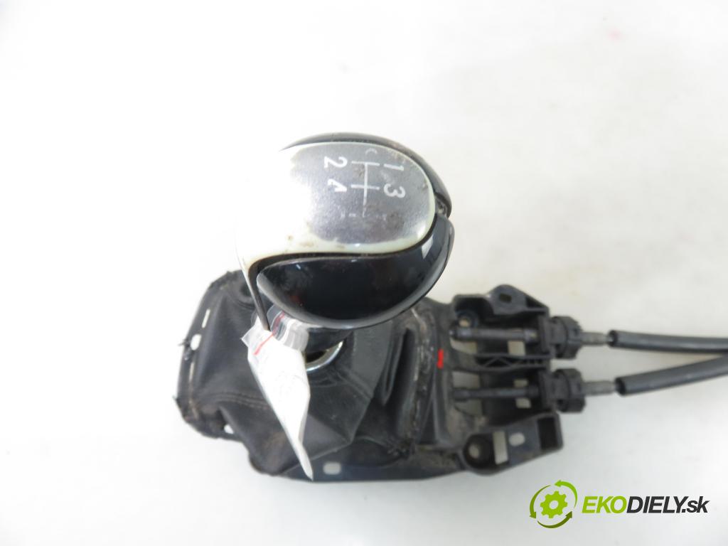 TOYOTA AVENSIS Kombi (_T25_) KOMBI 2003 85,00 2.0 D-4D 116 - 1CD-FTV 1995,00 ZVEDÁK: