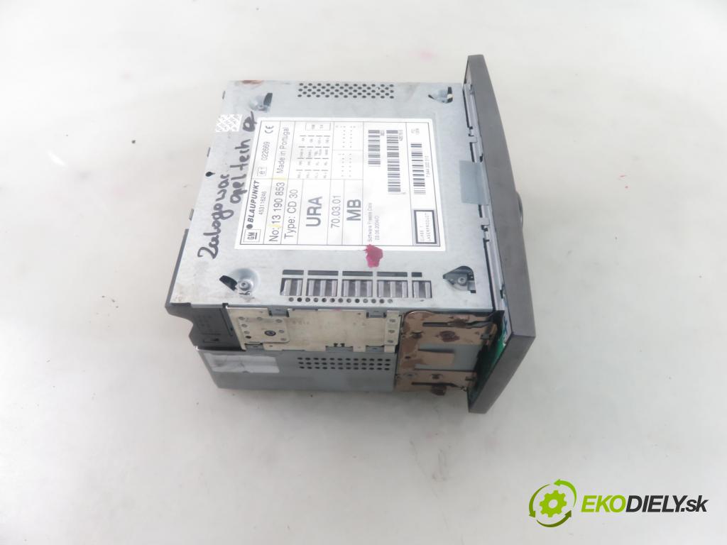 OPEL MERIVA A nadwozie wielkoprzestrzenne (MPV) (X03) MINIVAN 2006 55,00 1.3 CDTI - Z 13 DTJ 1248,00 RADIO CD 13190853